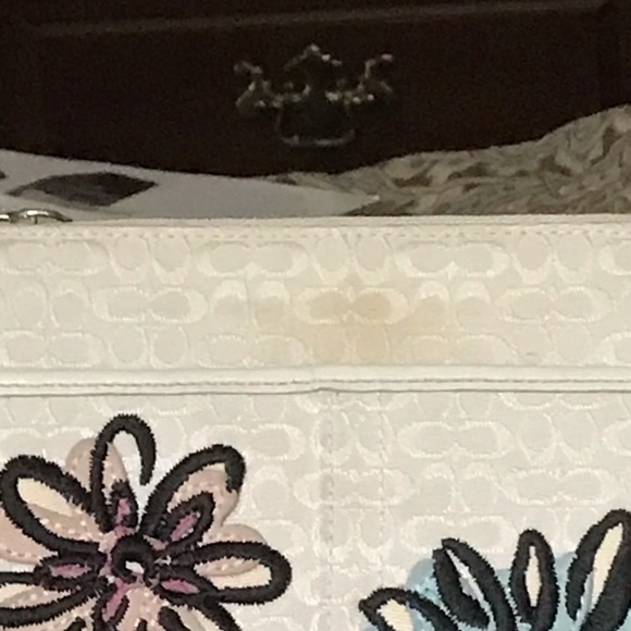 Coach bag, bumble bee design - Picture 9 of 9